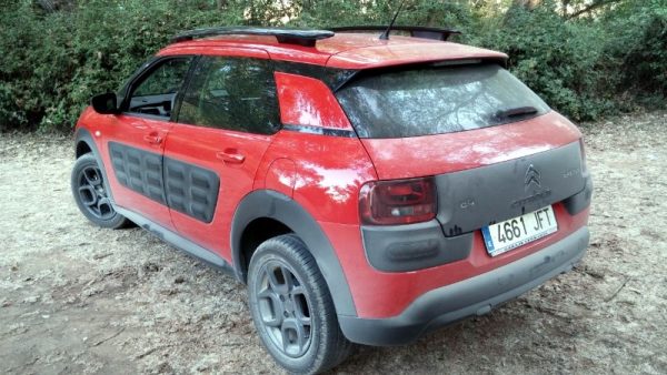 Barras de techo que aumenta su robustez y aspecto crossover