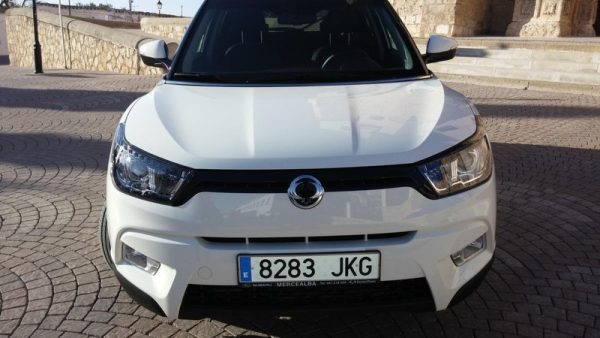 Parte frontal robusta, sin apenas parrilla.