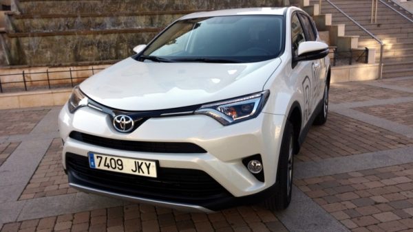 Nueva parrilla, faros alargados, cambio de entradas de refrigeración, nuevo paragolpes con embellecedor plata.