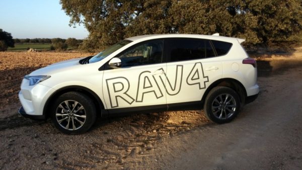 Línea lateral ascendente, aumentada con respecto al modelo anterior.