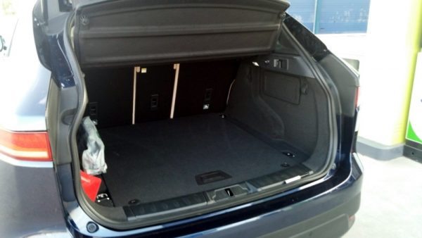 Maletero de 650 litros.