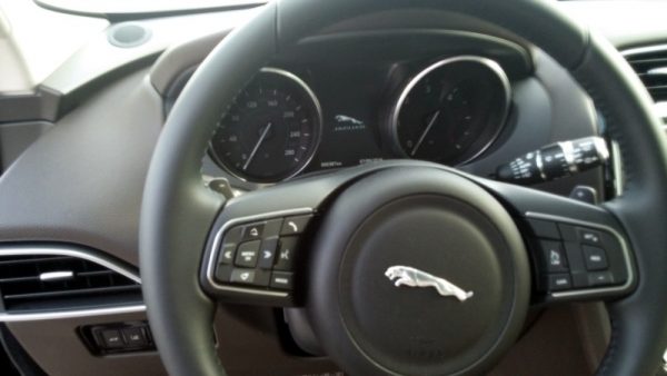 Instrumentación de relojes y pantalla TFT.