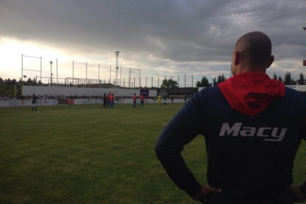 Los rojillos terminaron el encuentro con nueve jugadores